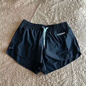 Vuori Clementine 2.0 short 2.5”